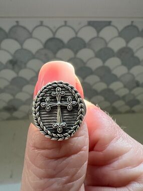 JAI .925 Sterling-Style Silver Cross Signet Ring
